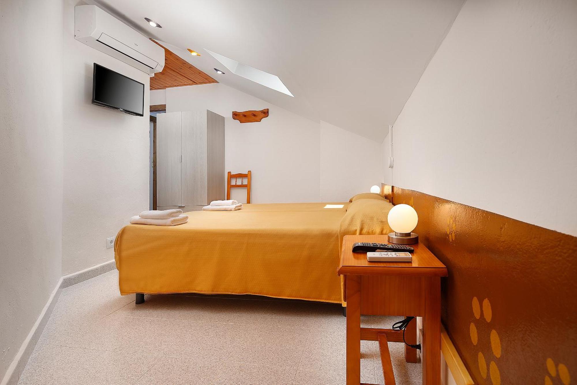 Albergue Sierra De Arbe Naval Eksteriør billede